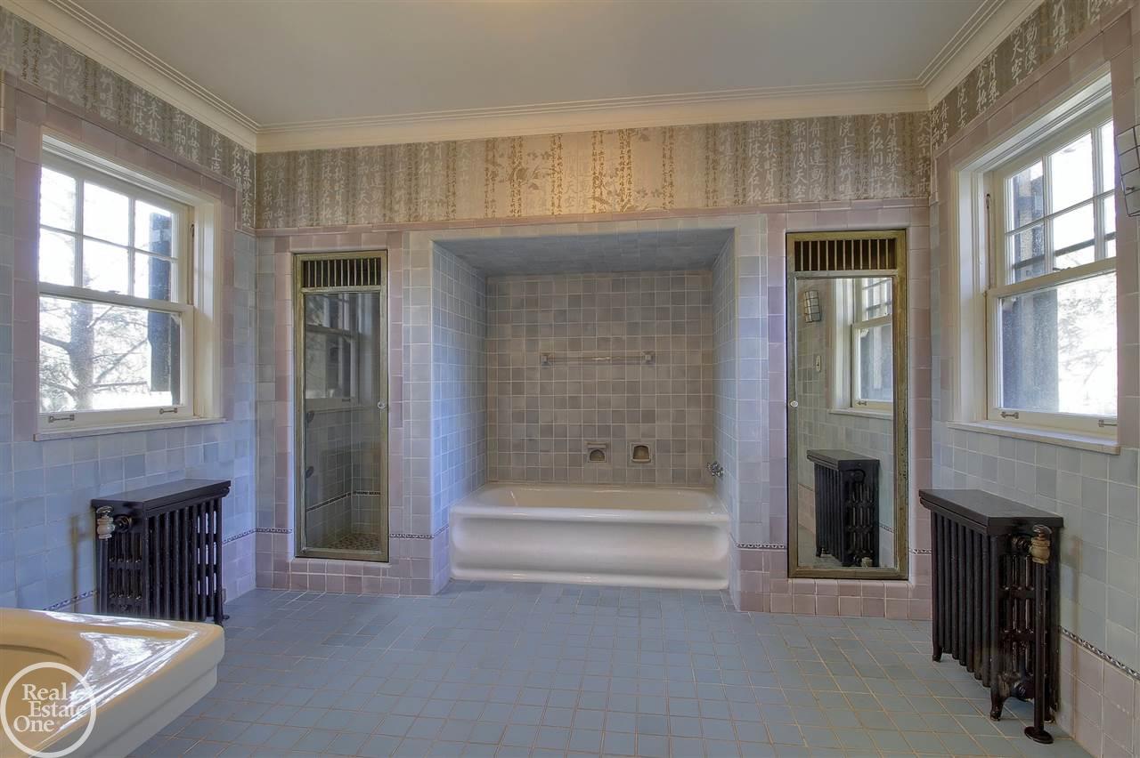 1005 Whittier Road Grosse Pointe, MI 48230 - Photo 33 of 63 Master Bath