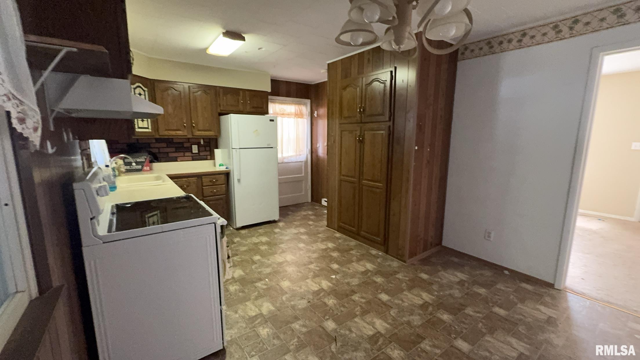 1113 East Ruth Street Benton, IL 62812 - Photo 12 of 20 Gallery Image 12