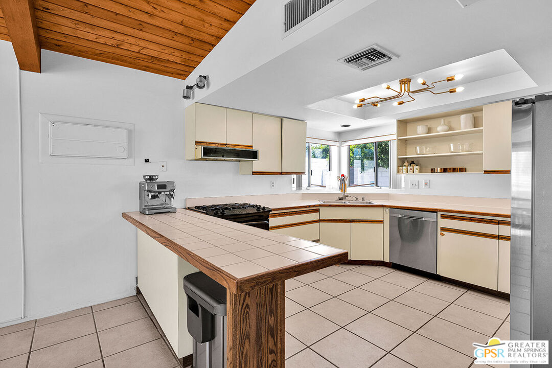 2211 North Starr Road Palm Springs, CA 92262 - Photo 11 of 38