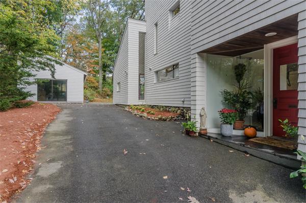 69 Moffat Road Newton, MA 02468 - Photo 5 of 24