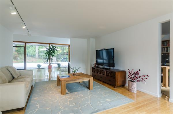 69 Moffat Road Newton, MA 02468 - Photo 9 of 24