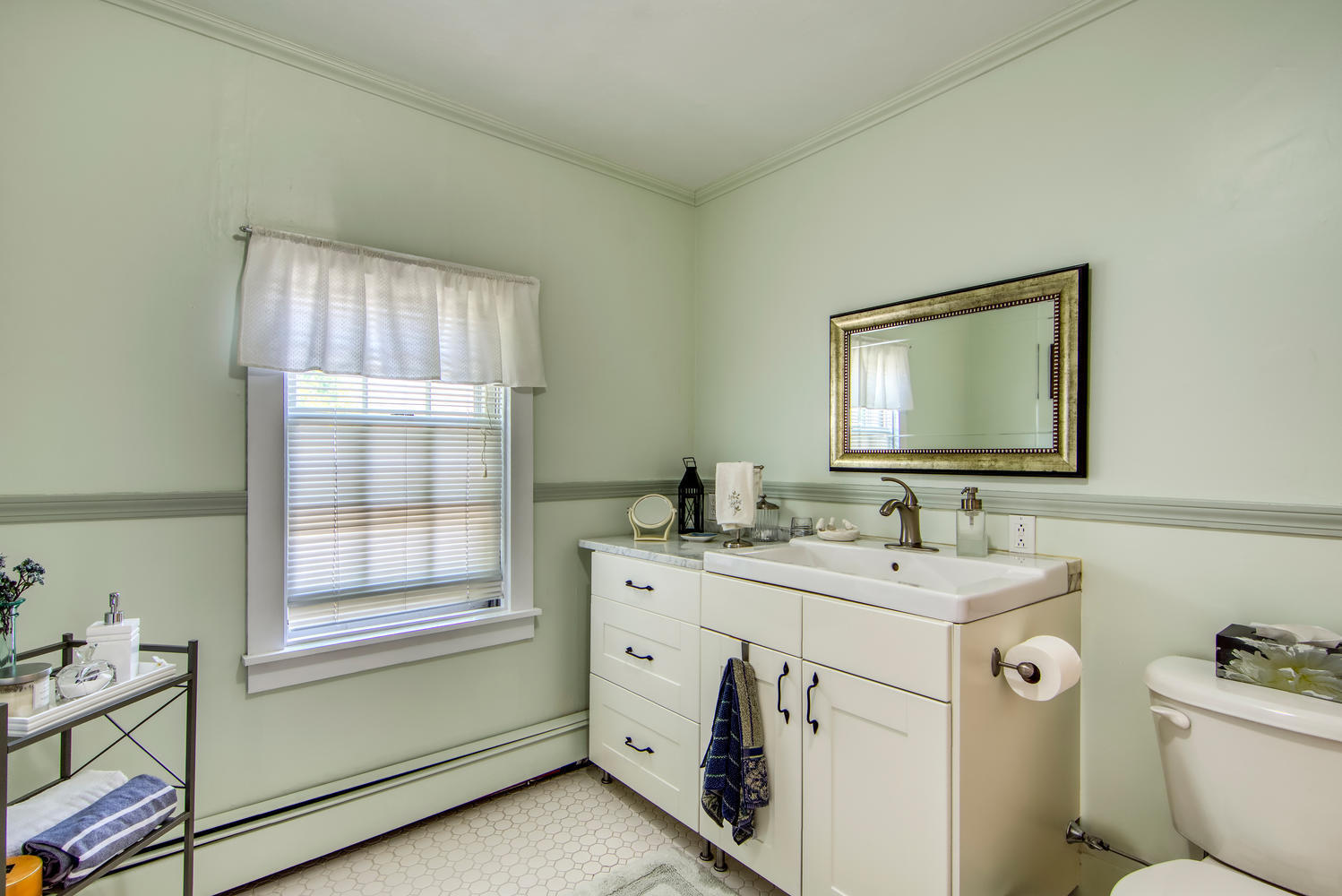 7 Main Street Castine, ME 04421 - Photo 18 of 25 2nd Floor Bath
