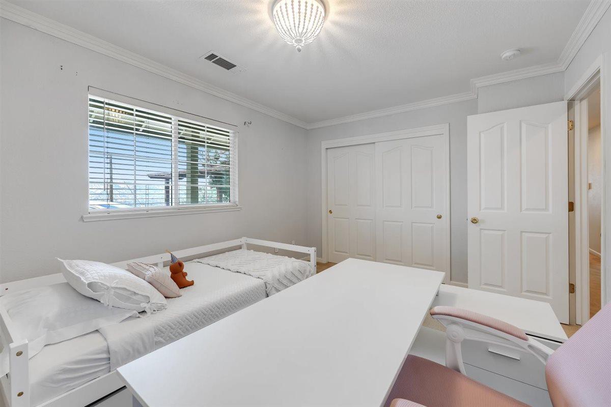 2441 Quail Hill Road, Unit 262 Copperopolis, CA 95228 - Photo 37 of 90 a bedroom with a bed and a window