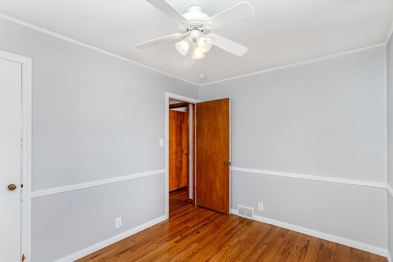119 Riverside Drive Montgomery, IL 60538 - Photo 7 of 18 an empty room with closet and a ceiling fan