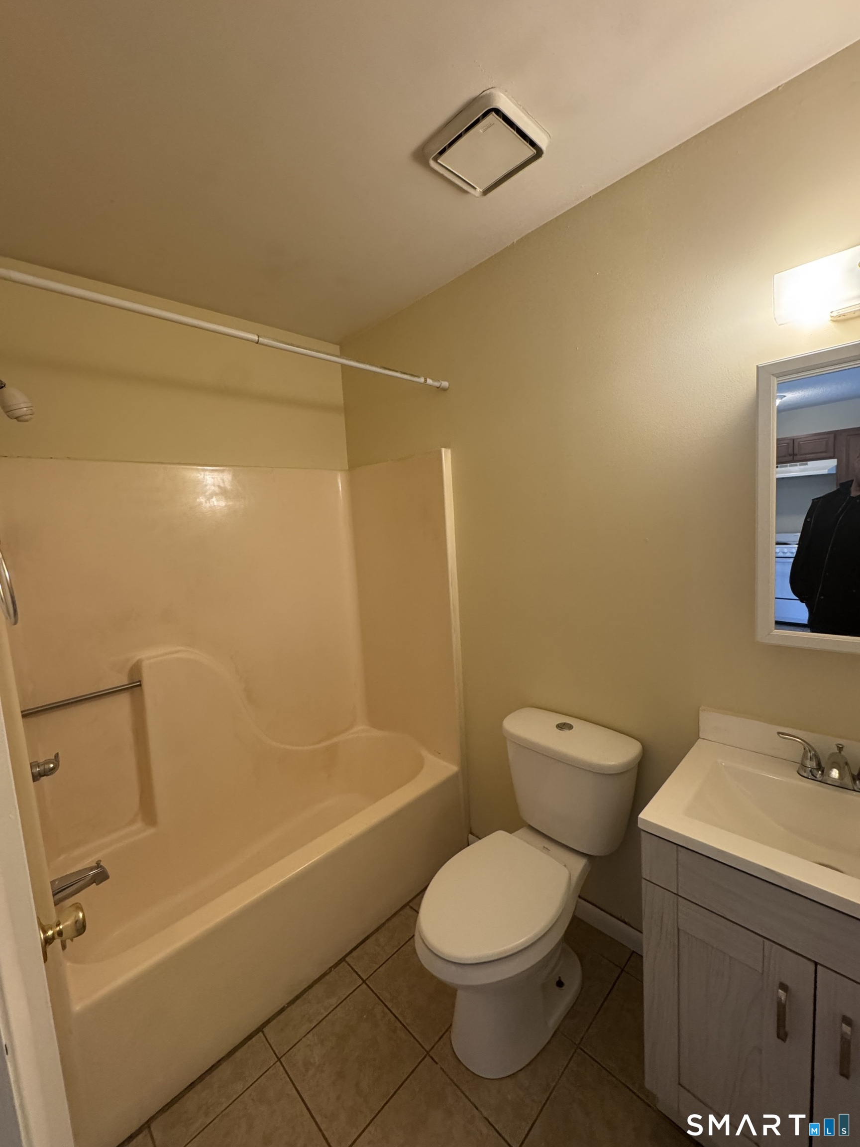 4 Warwick Street, Unit 17 New Haven, CT 06513 - Photo 4 of 5