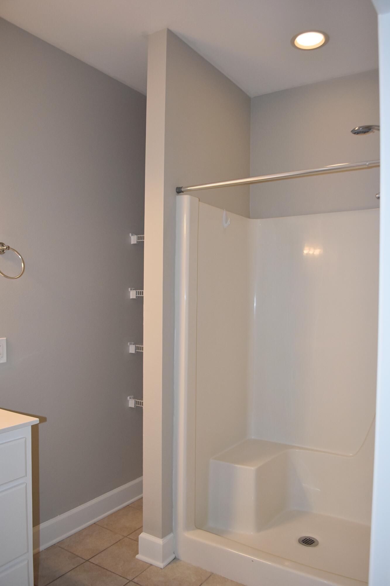 26 Village Lane Freeport, FL 32439 - Photo 27 of 37 27_ Primary Bath