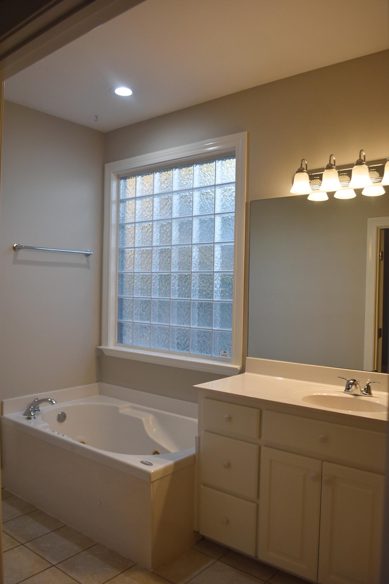 26 Village Lane Freeport, FL 32439 - Photo 28 of 37 28_ Primary Bath