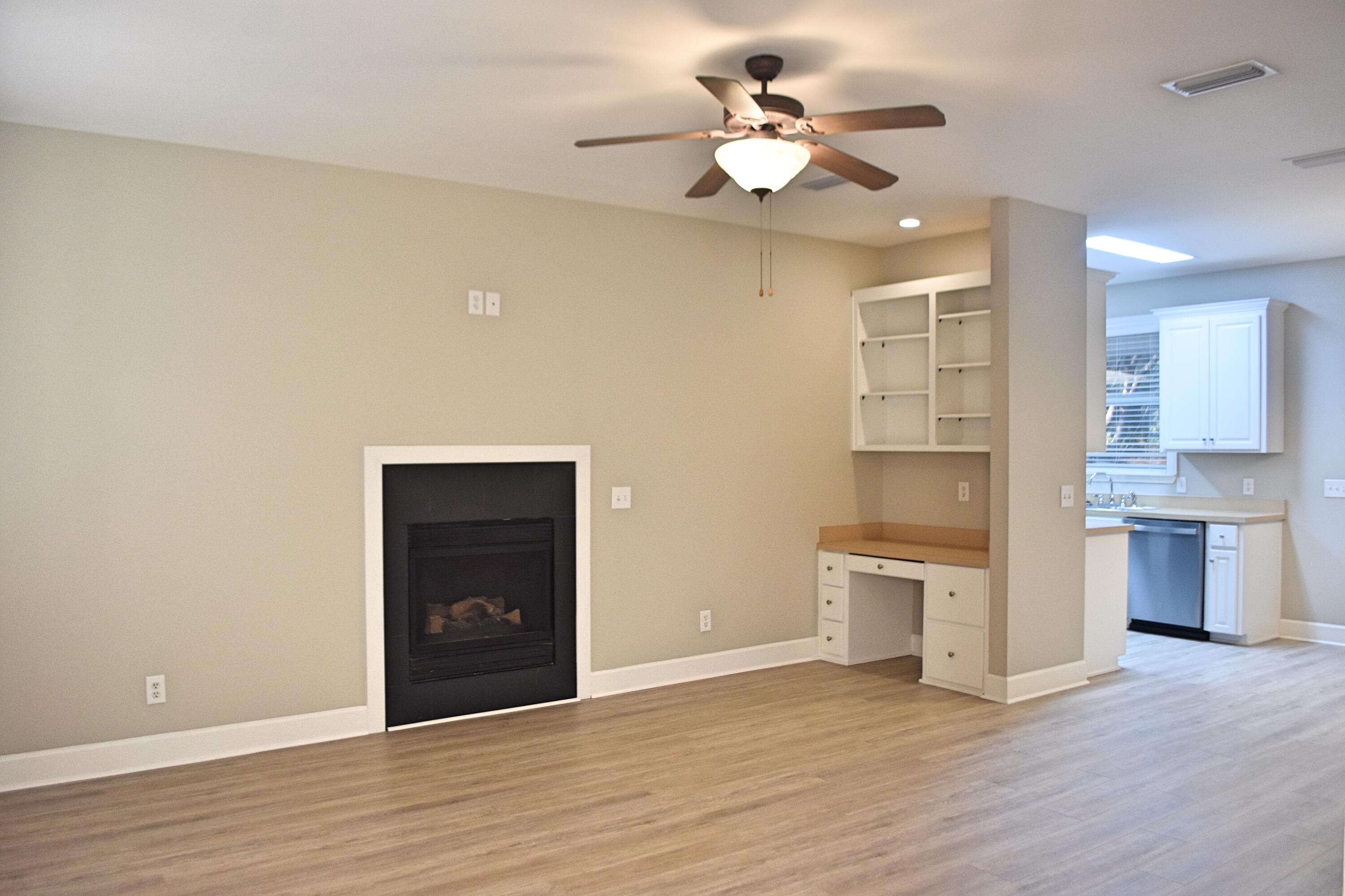 26 Village Lane Freeport, FL 32439 - Photo 6 of 37 6_Living