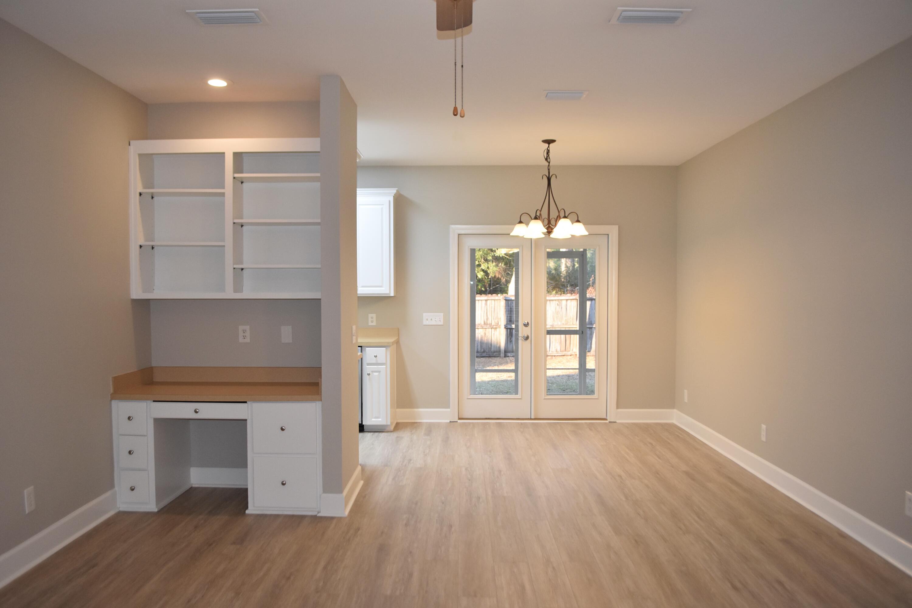 26 Village Lane Freeport, FL 32439 - Photo 7 of 37 7_ Living- Dining