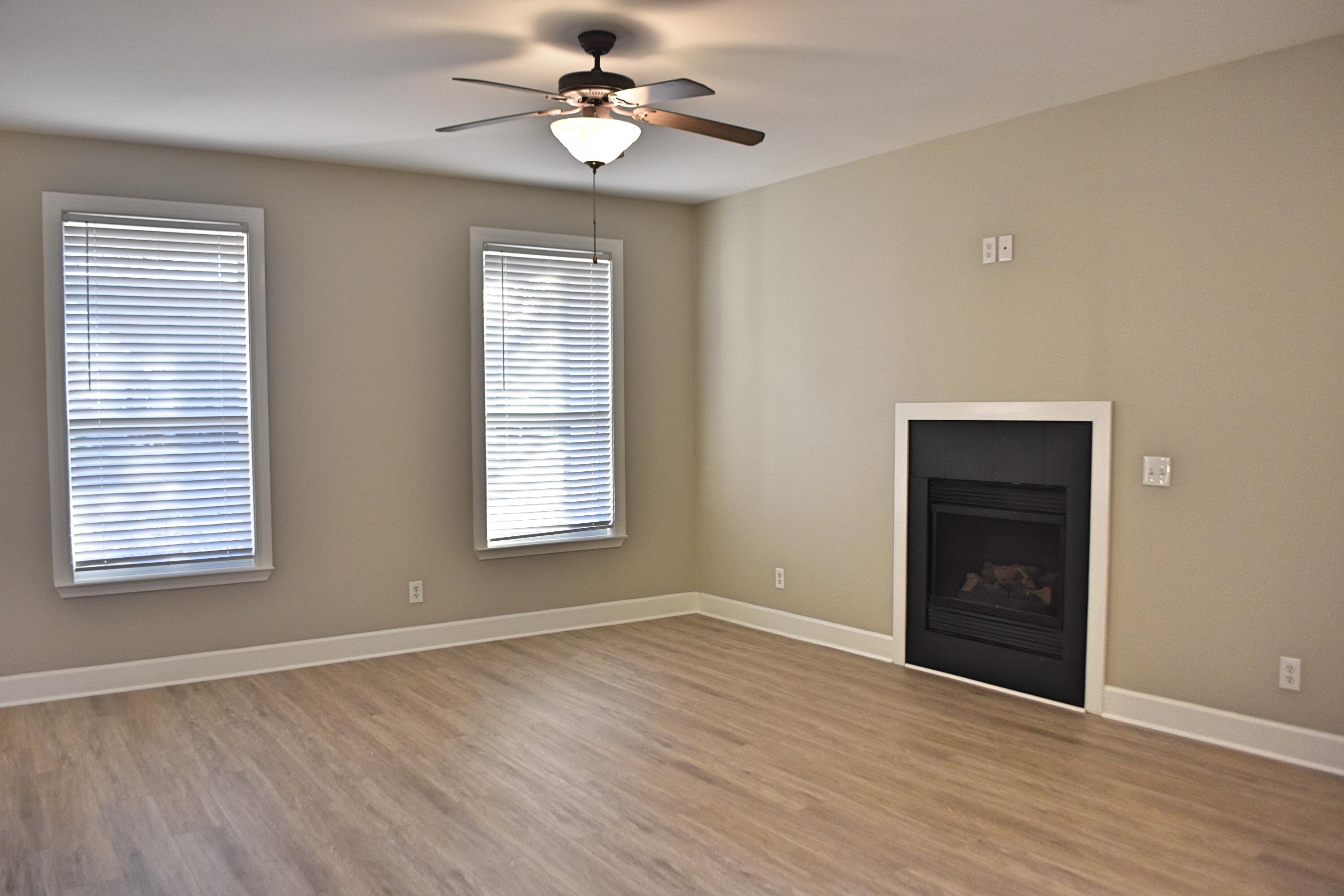 26 Village Lane Freeport, FL 32439 - Photo 8 of 37 8_ Living