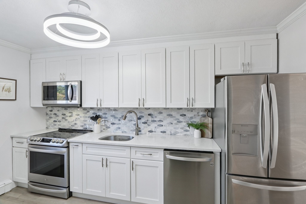 34 Westgate Road, Unit 3 Chestnut Hill, MA 02467 - Photo 2 of 24 Gallery Image 2