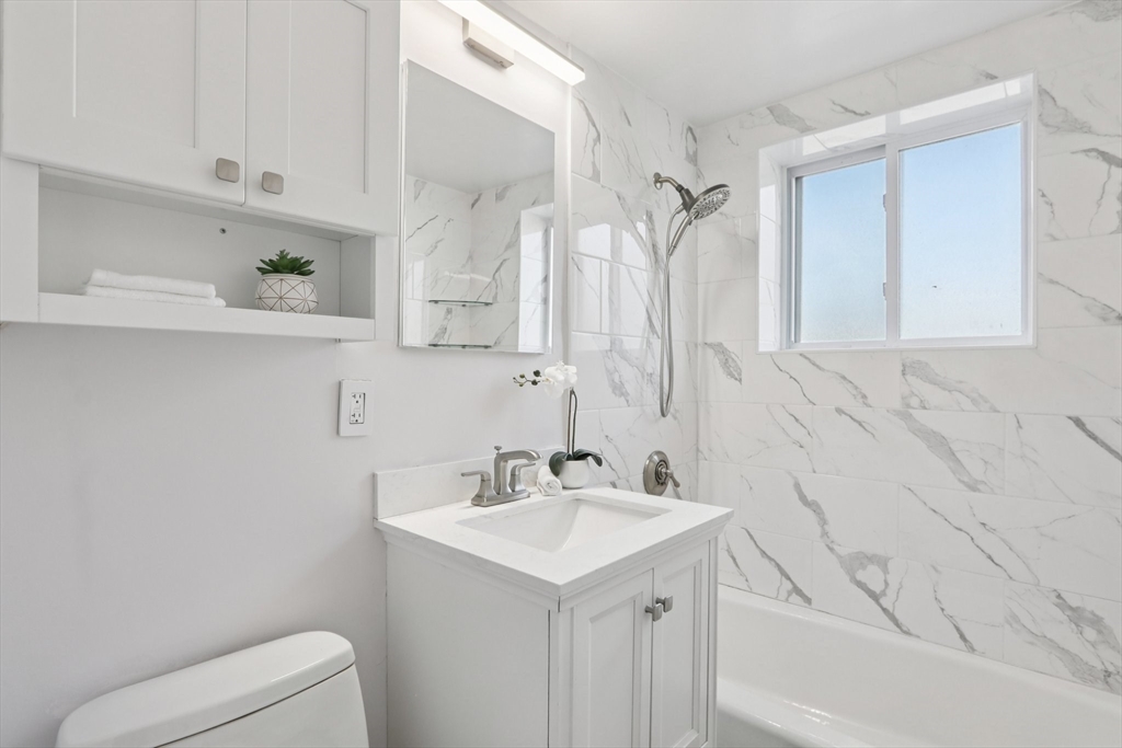 34 Westgate Road, Unit 3 Chestnut Hill, MA 02467 - Photo 5 of 24 Gallery Image 5