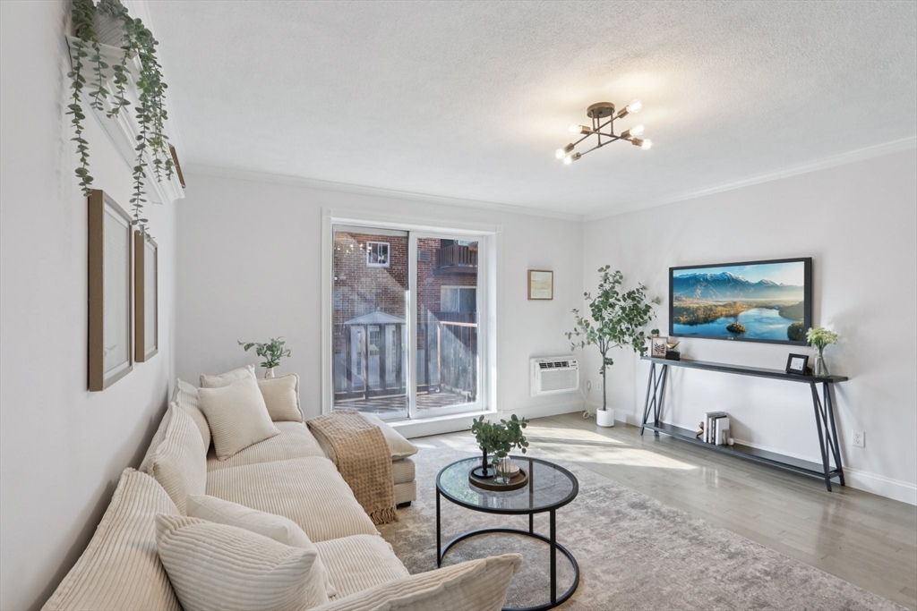 34 Westgate Road, Unit 3 Chestnut Hill, MA 02467 - Photo 6 of 24 Gallery Image 6
