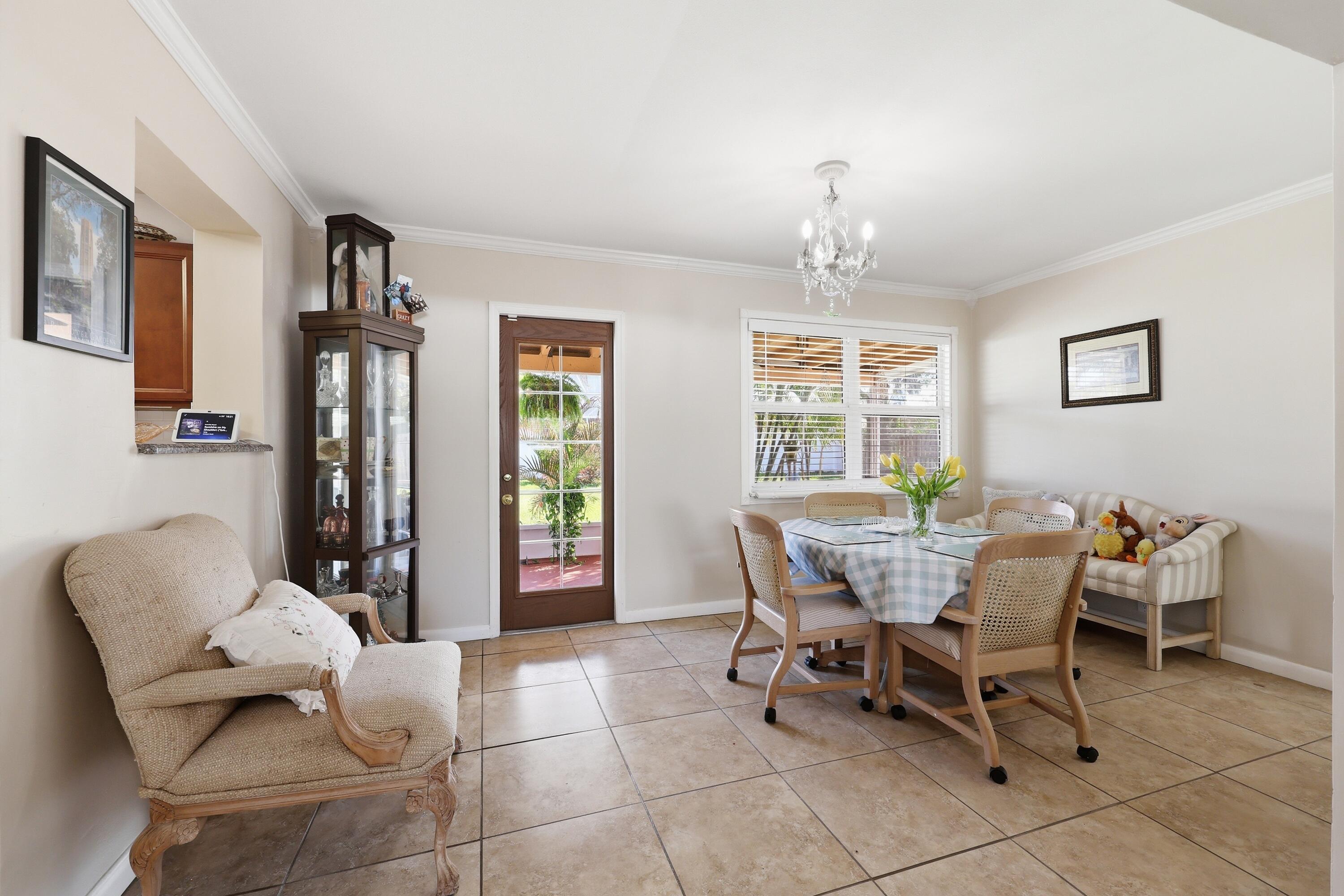 305 Circle East Jupiter, FL 33458 - Photo 7 of 36 Dining Area off Kitchen