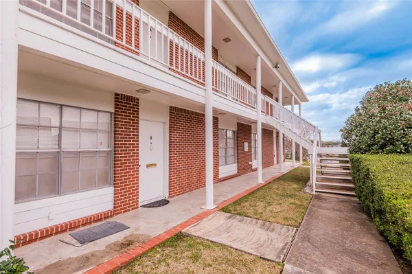 $1,250 | 1917 20th Street, Unit 1, Huntsville, TX 77340