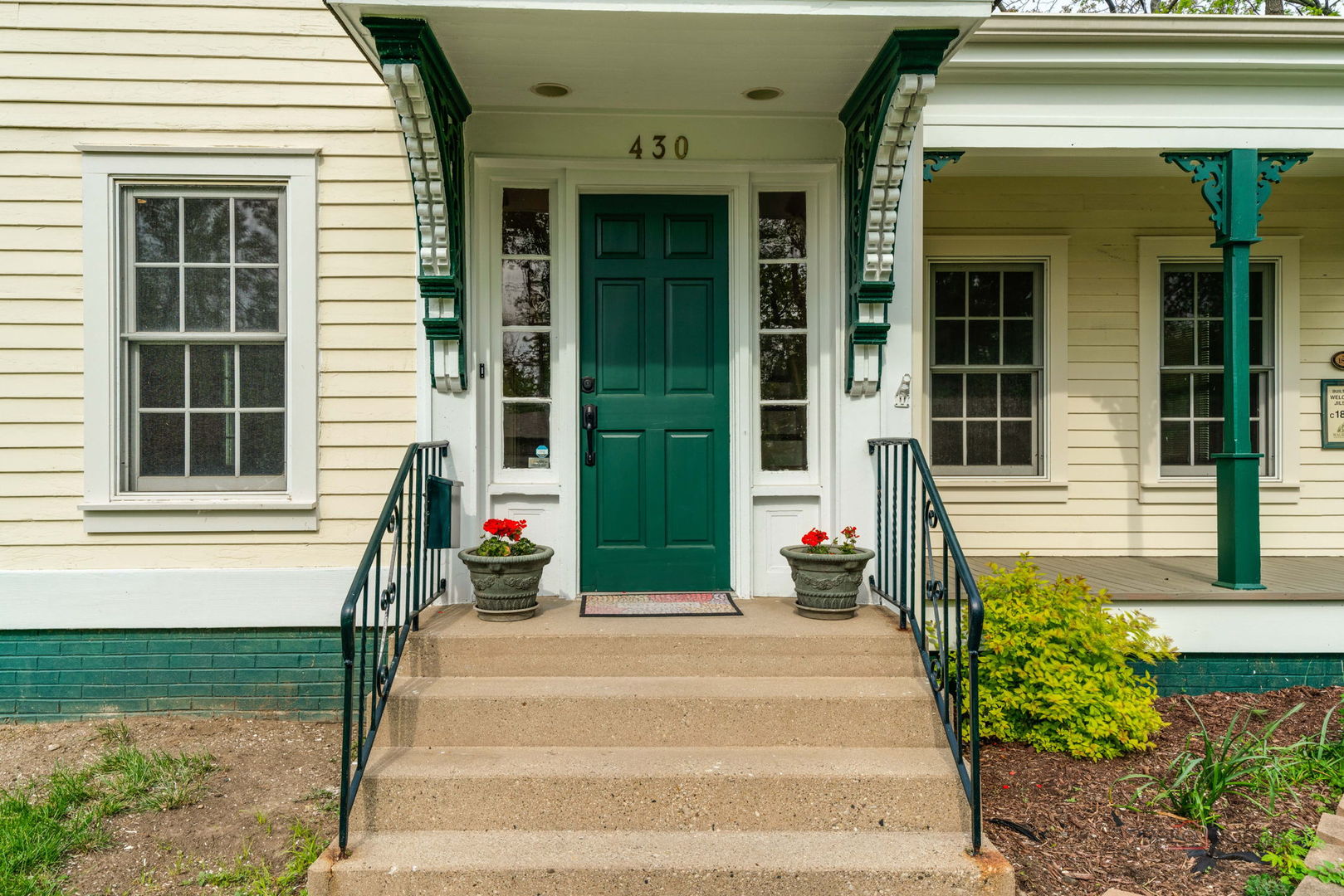 430 North Sheridan Road Waukegan, IL 60085 - Photo 5 of 44
