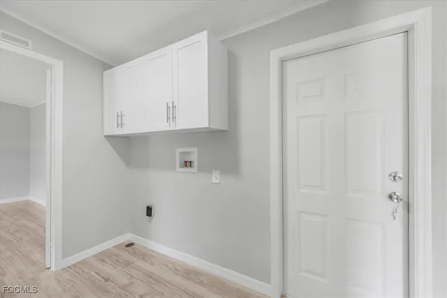 a view of utility room