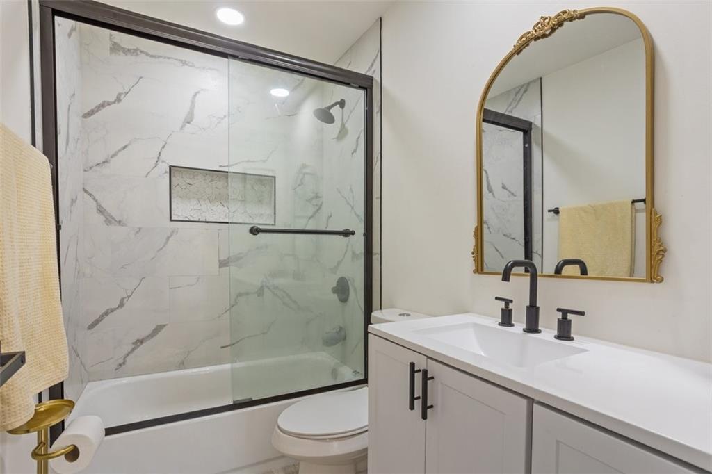 172 Jasper Street Fairmount, GA 30139 - Photo 20 of 32 a bathroom with a sink mirror toilet and bathtub