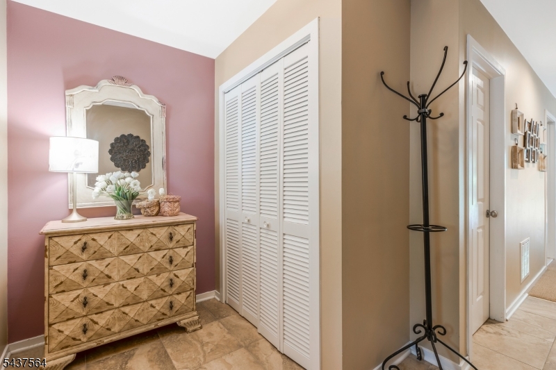 198 Crestview Road Bridgewater, NJ 08807 - Photo 5 of 28