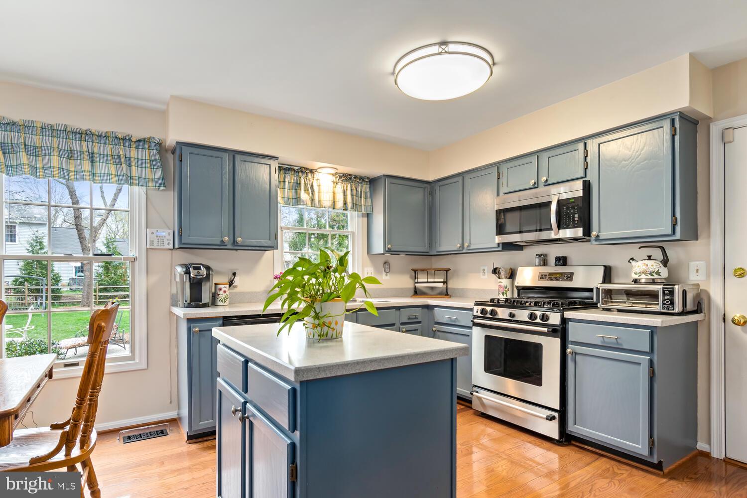 322 Riding Ridge Road Annapolis, MD 21403 - Photo 14 of 42 Custom Eat In Kitchen.