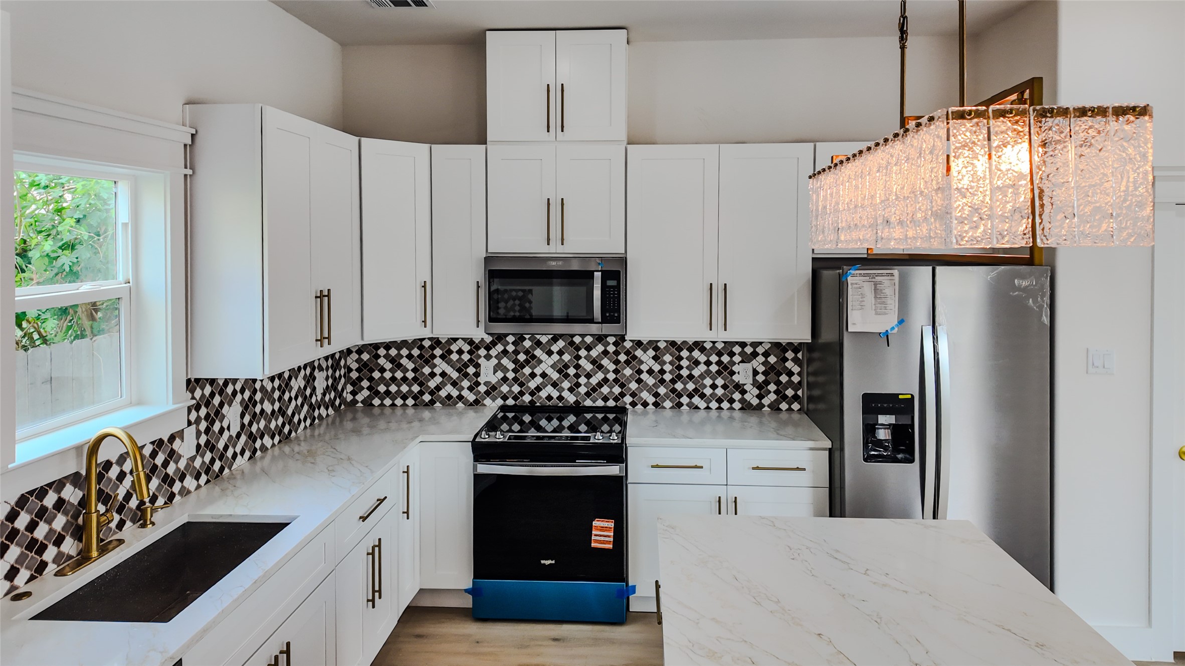 819 North Loop Houston, TX 77022 - Photo 7 of 50 Kitchen