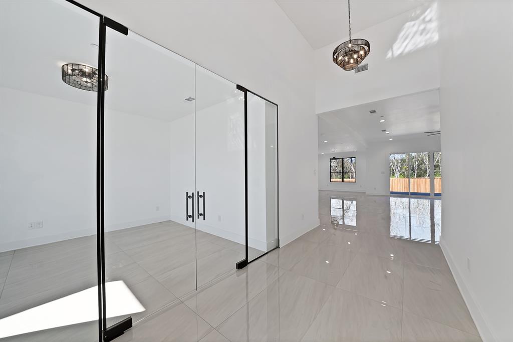 309 Whispering Way Red Oak, TX 75154 - Photo 6 of 36 office/entry way