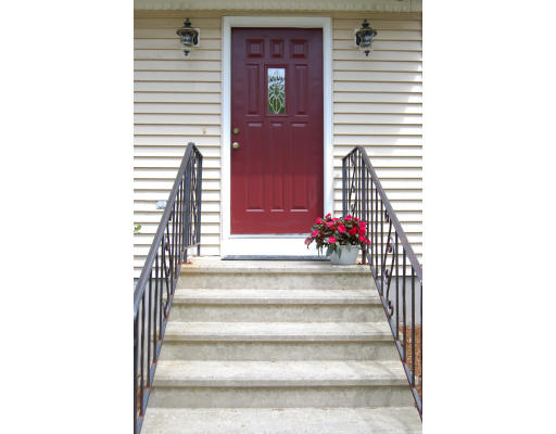 12 Indian Road Wayland, MA 01778 - Photo 2 of 14