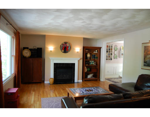 12 Indian Road Wayland, MA 01778 - Photo 3 of 14