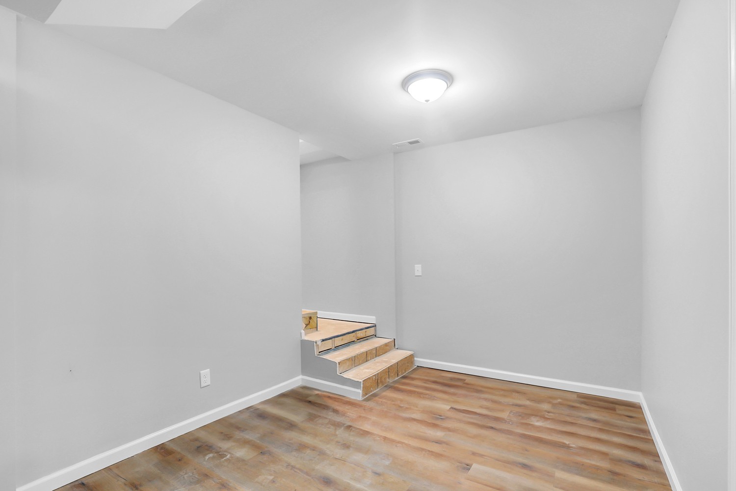 827 Spring Street Red Boiling Springs, TN 37150 - Photo 13 of 25 a view of an empty room