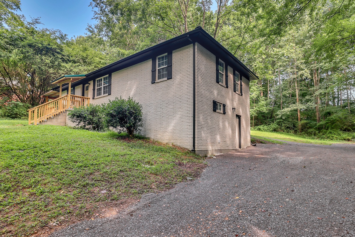 827 Spring Street Red Boiling Springs, TN 37150 - Photo 2 of 25 a front view of a house with garden