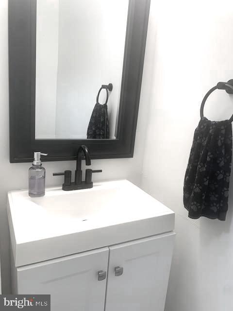 69 Cheverny Court Hamilton, NJ 08619 - Photo 15 of 27 Half Bathroom