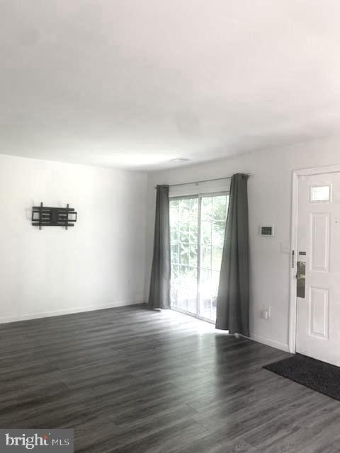 69 Cheverny Court Hamilton, NJ 08619 - Photo 5 of 27 Living Room