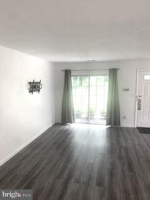 69 Cheverny Court Hamilton, NJ 08619 - Photo 6 of 27 Living Room