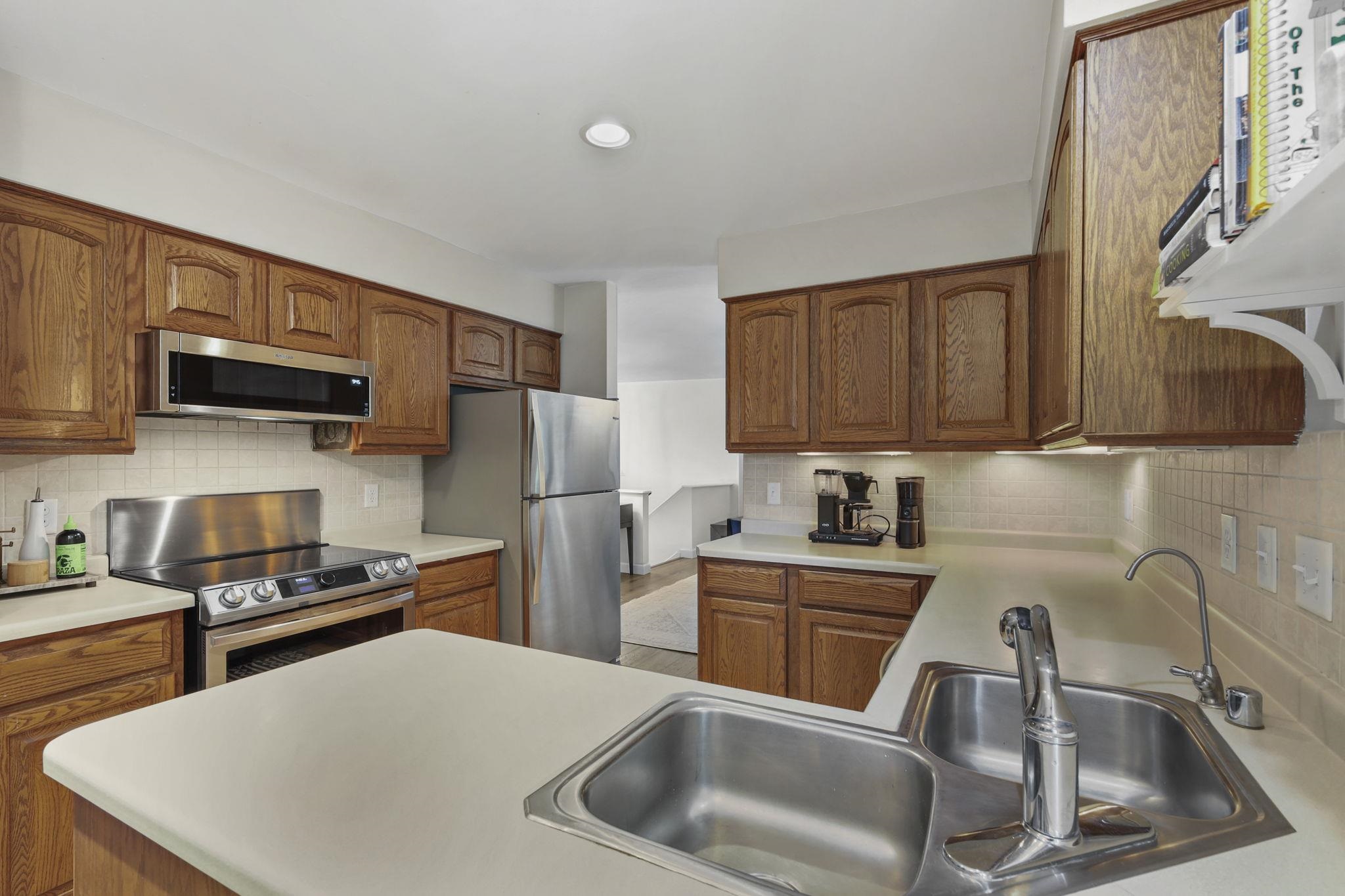7208 Friendship Lane Middleton, WI 53562 - Photo 12 of 38