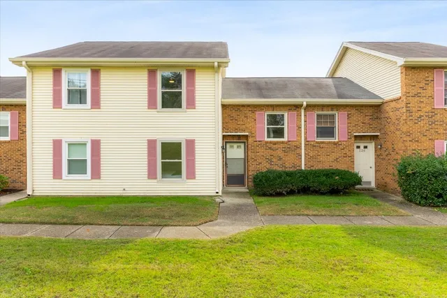 $273,600 | 128 Lake Chateau Drive, Hermitage, TN 37076