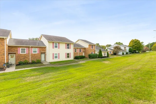 $273,600 | 128 Lake Chateau Drive, Hermitage, TN 37076