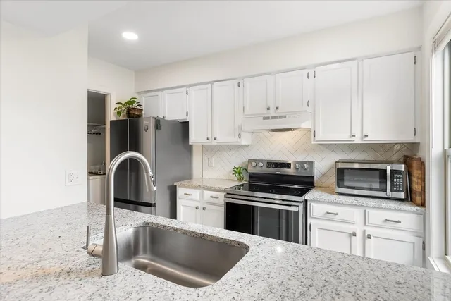 $273,600 | 128 Lake Chateau Drive, Hermitage, TN 37076