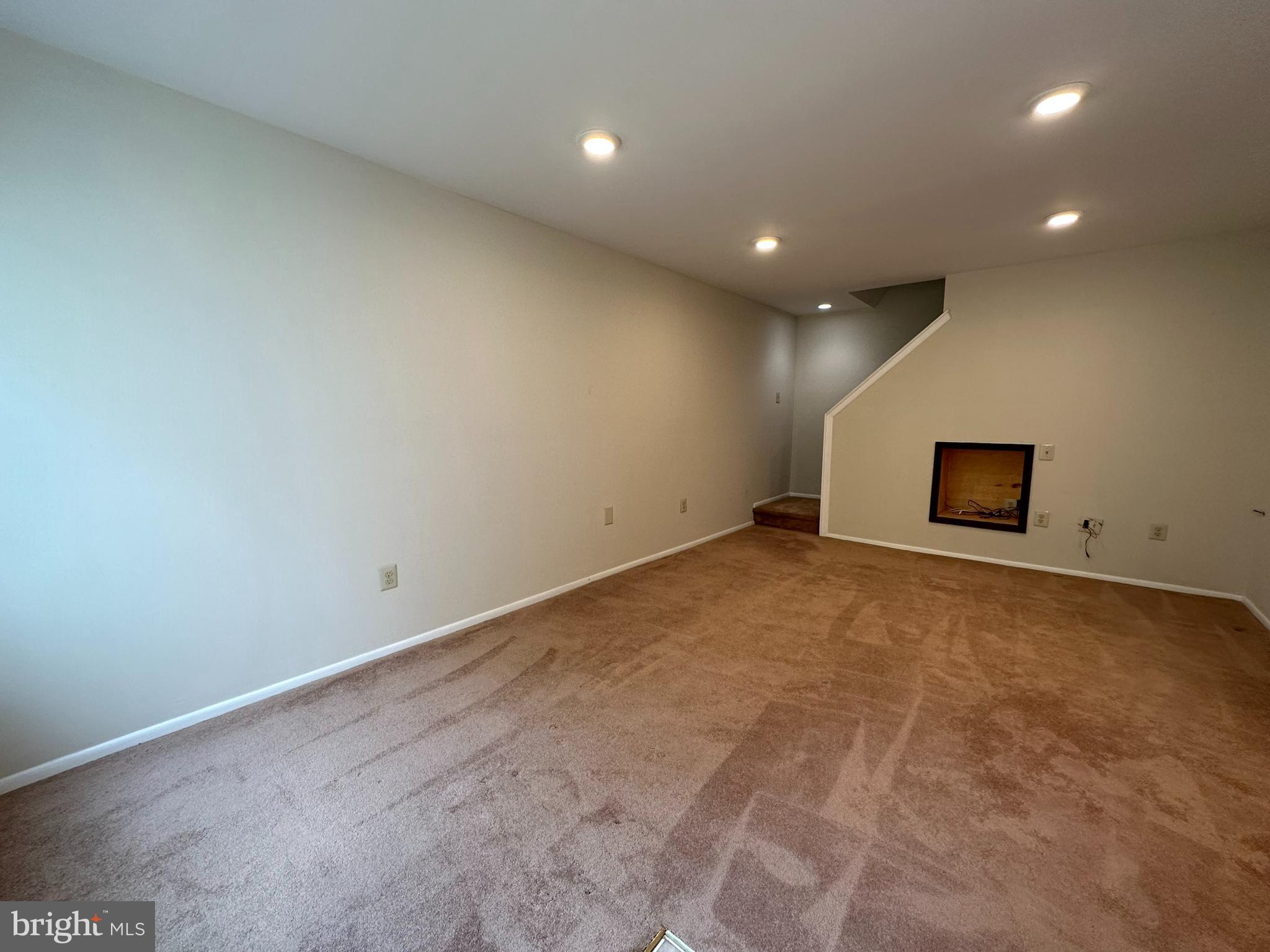 903 Cable Hill Drive, Unit TYPE Springfield, PA 19064 - Photo 6 of 20 Living Room 18' x 10'