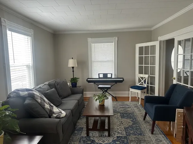 $1,950 | 11 Crescent Avenue, Unit 11, Norwood, MA 02062