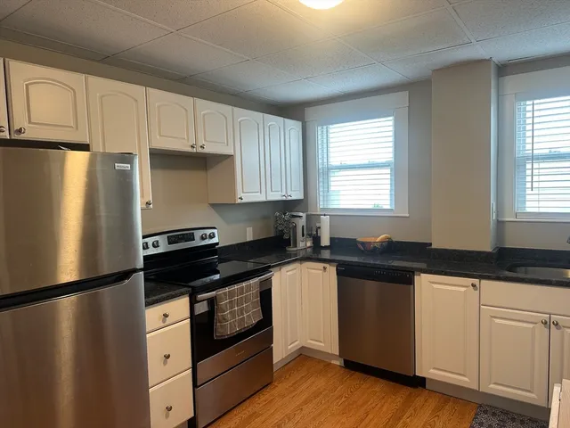 $1,950 | 11 Crescent Avenue, Unit 11, Norwood, MA 02062