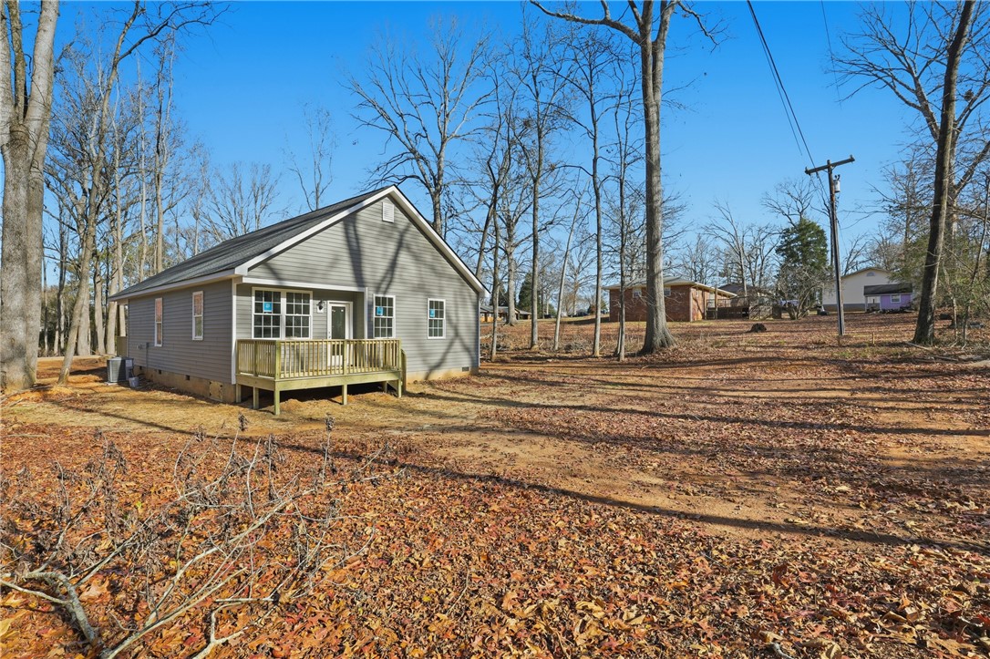 216 Cloverhill Drive Anderson, SC 29624 - Photo 37 of 39 Back yard