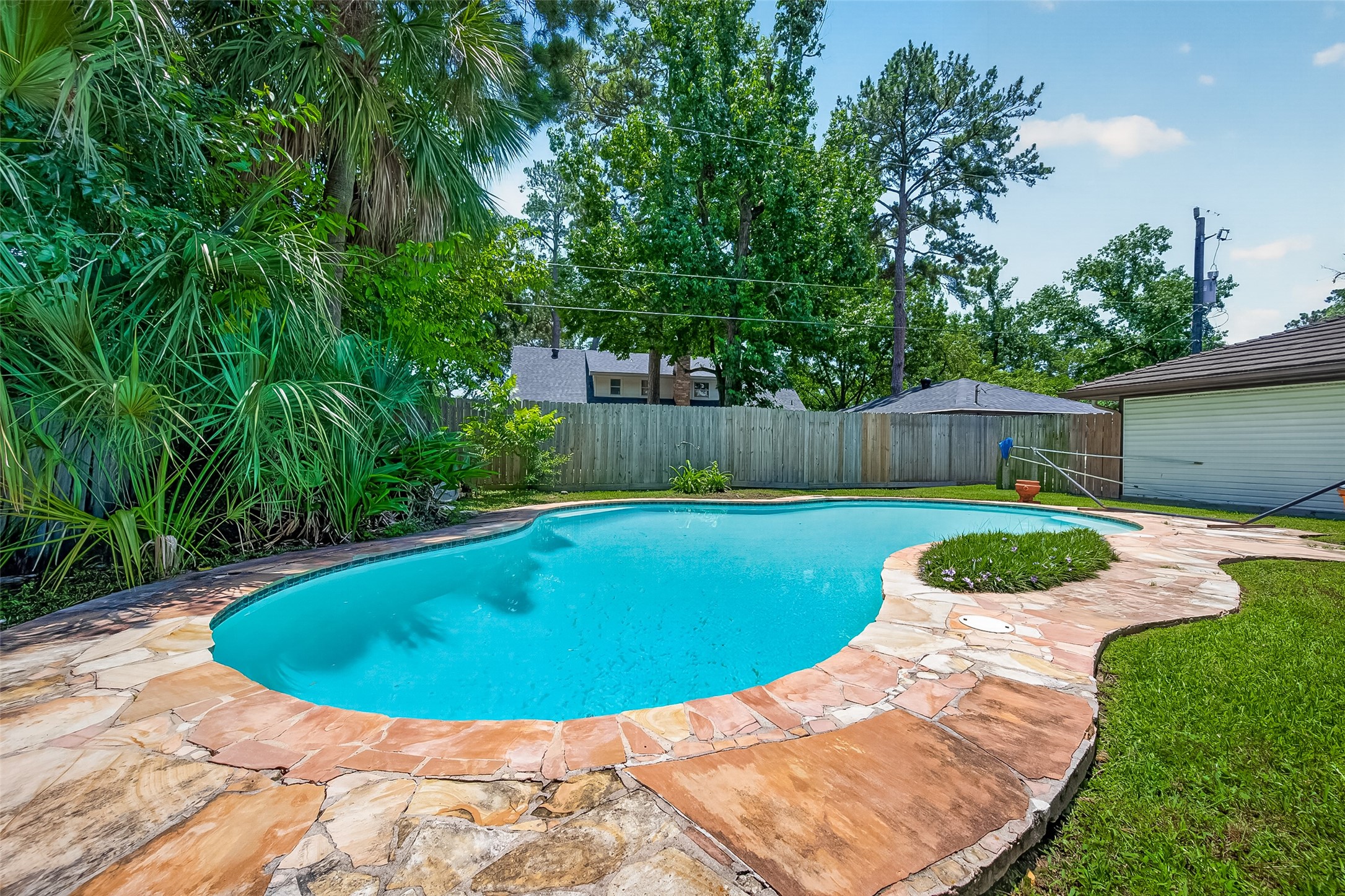 5815 Theall Road Houston, TX 77066 - Photo 33 of 36