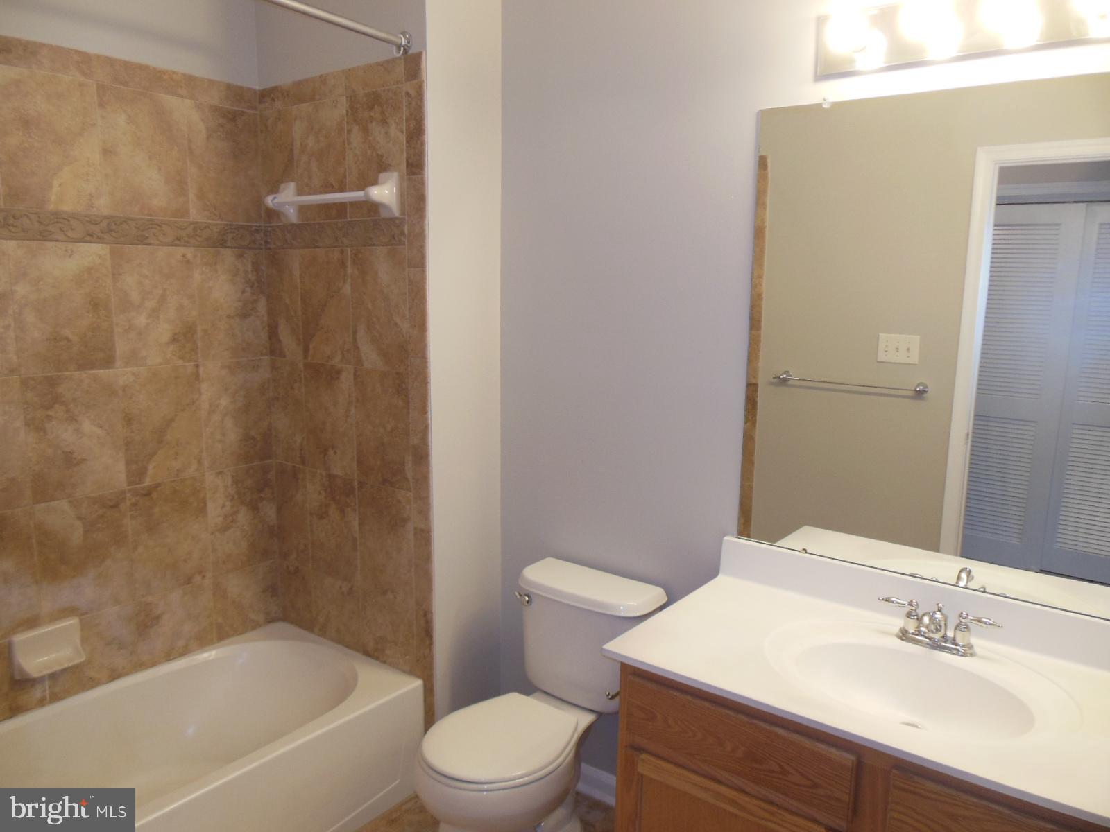 21 Fox Court Delanco, NJ 08075 - Photo 14 of 23 Upstairs Bath