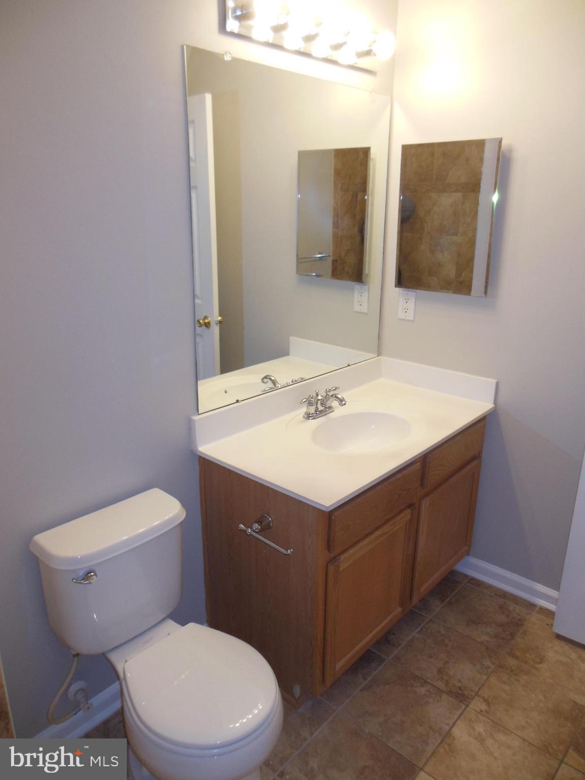 21 Fox Court Delanco, NJ 08075 - Photo 15 of 23 Upstairs Bath