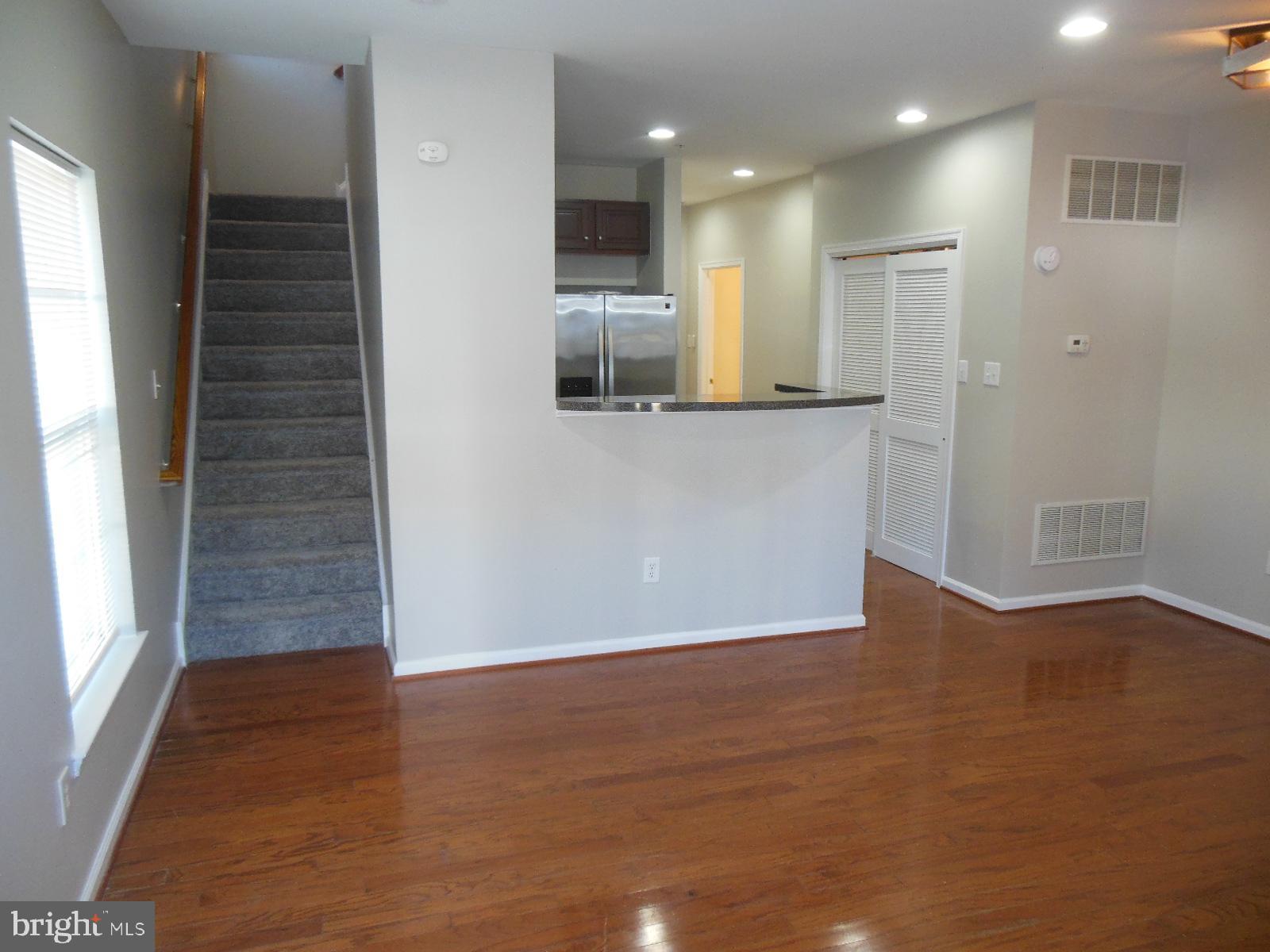 21 Fox Court Delanco, NJ 08075 - Photo 6 of 23 Living Room
