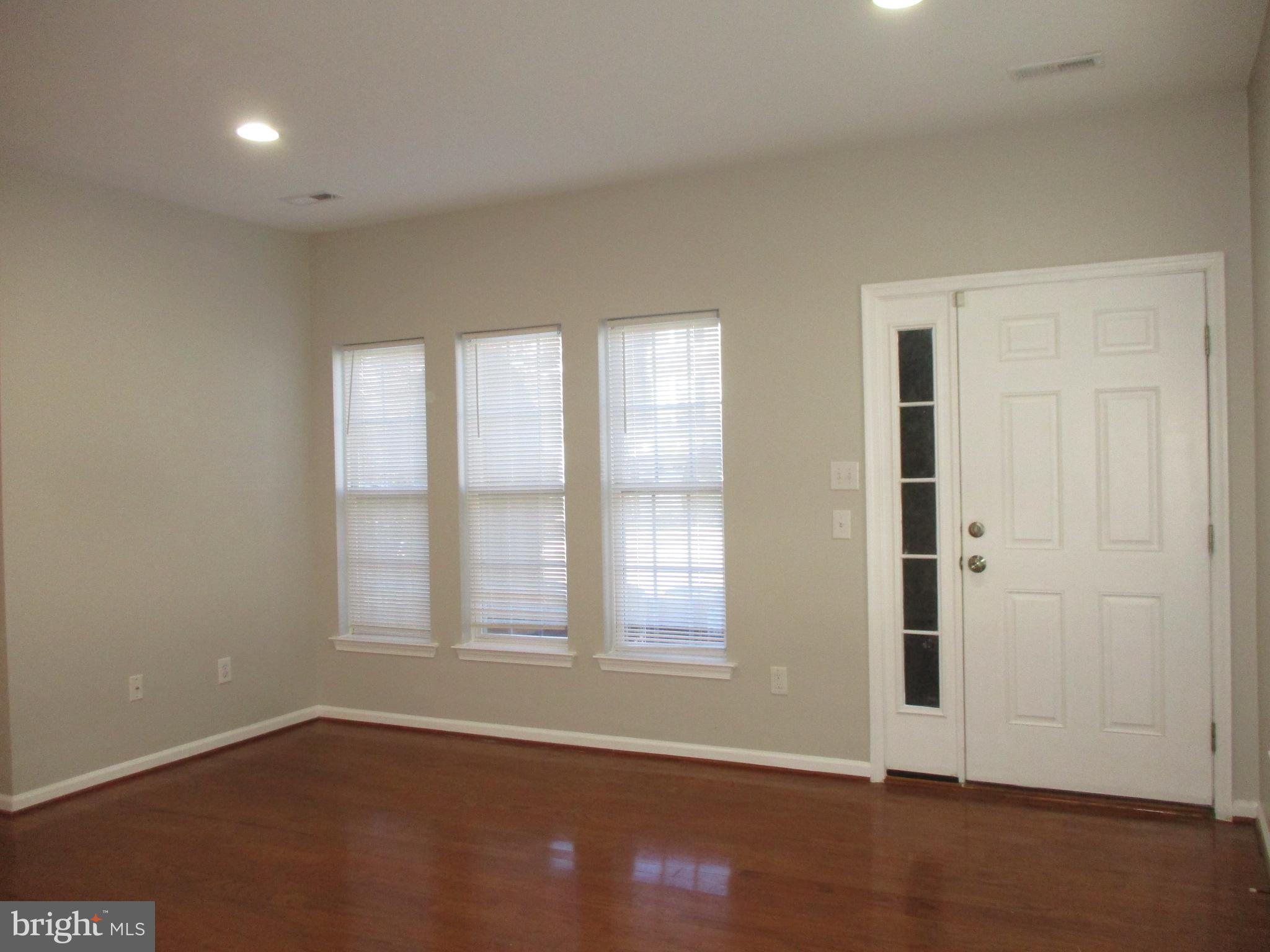 21 Fox Court Delanco, NJ 08075 - Photo 7 of 23 Living Room