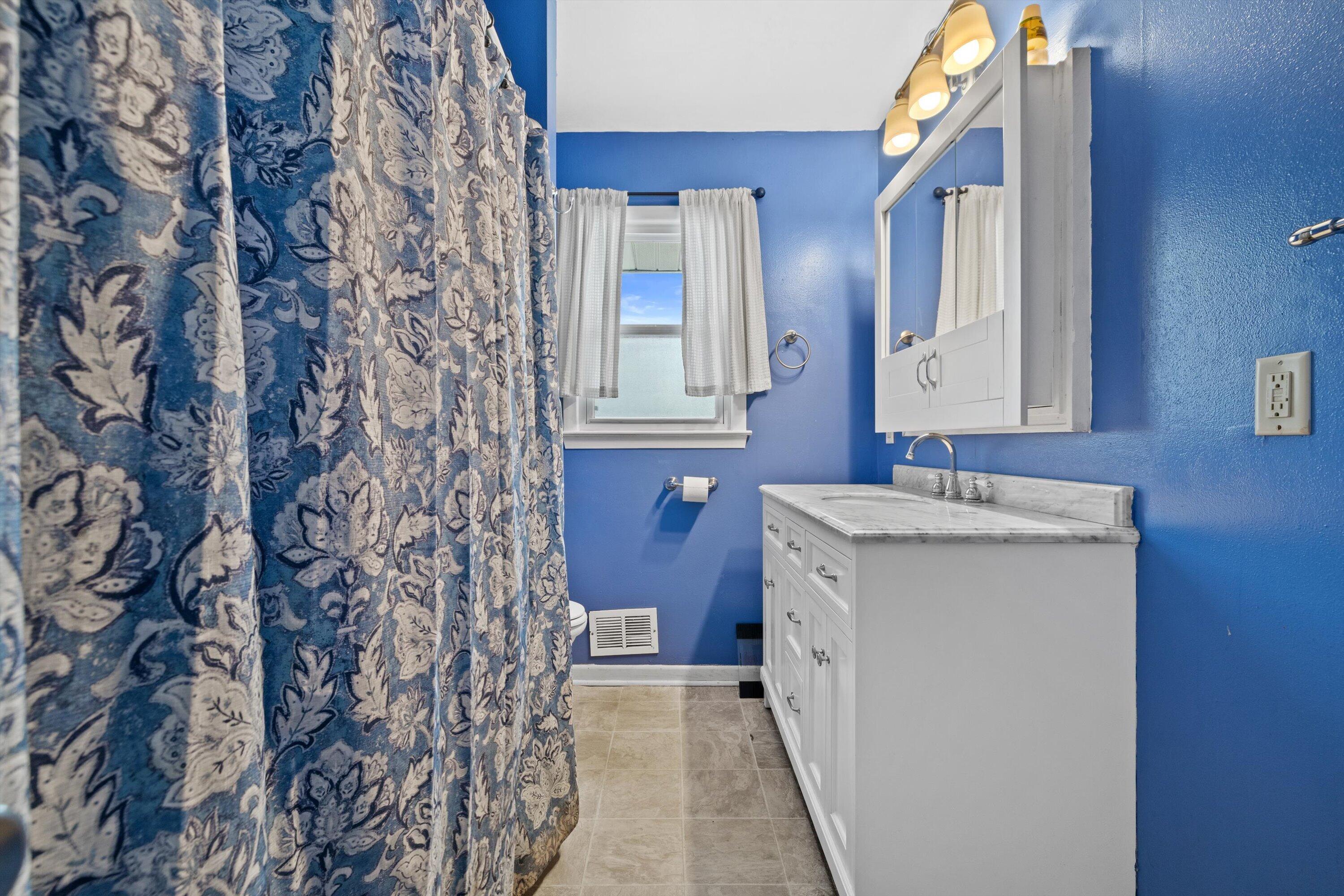 W124S8276 North Cape Road Muskego, WI 53150 - Photo 17 of 44 Main Bath