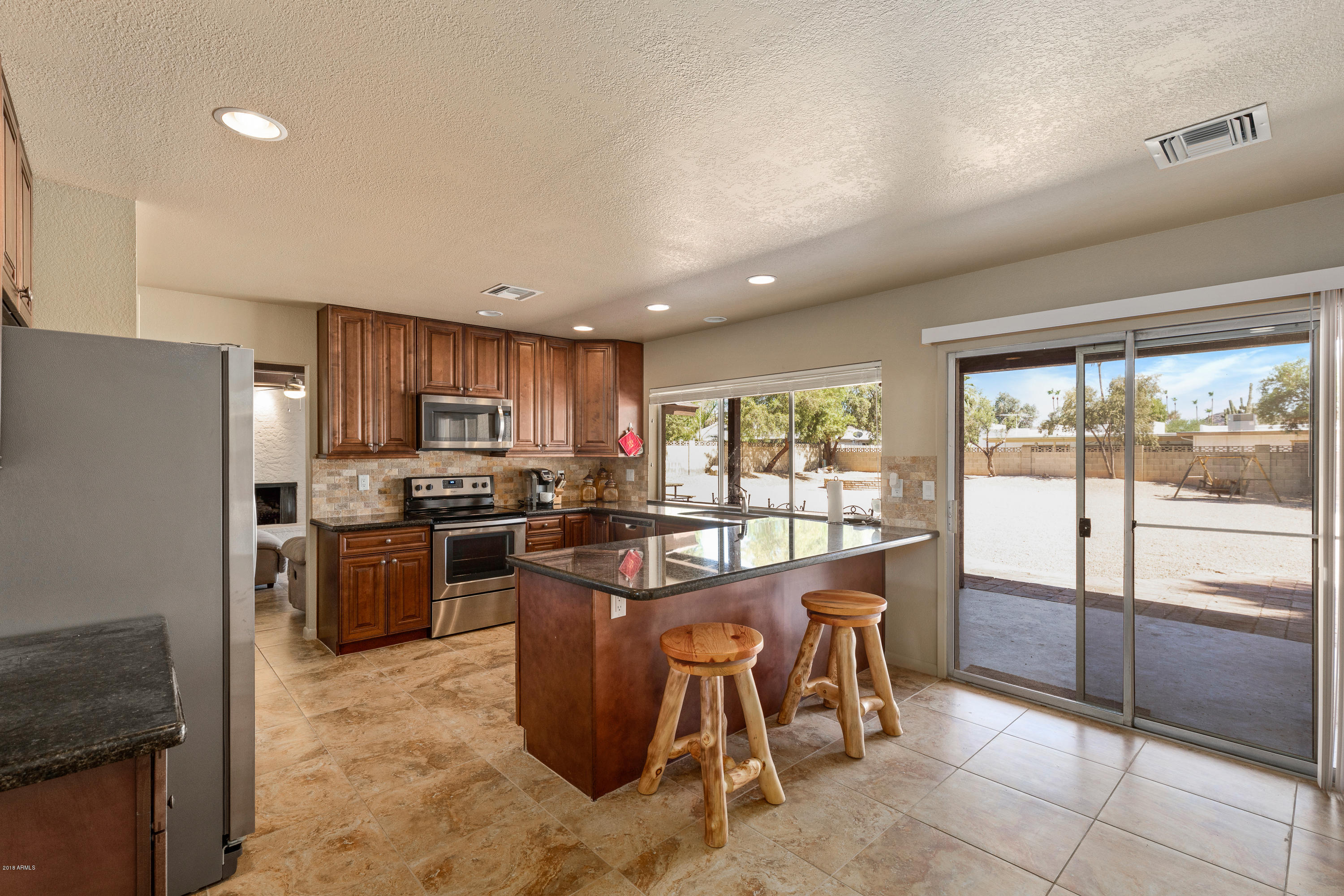 349 East Deepdale Road Phoenix, AZ 85022 - Photo 8 of 25 008_Kitchen