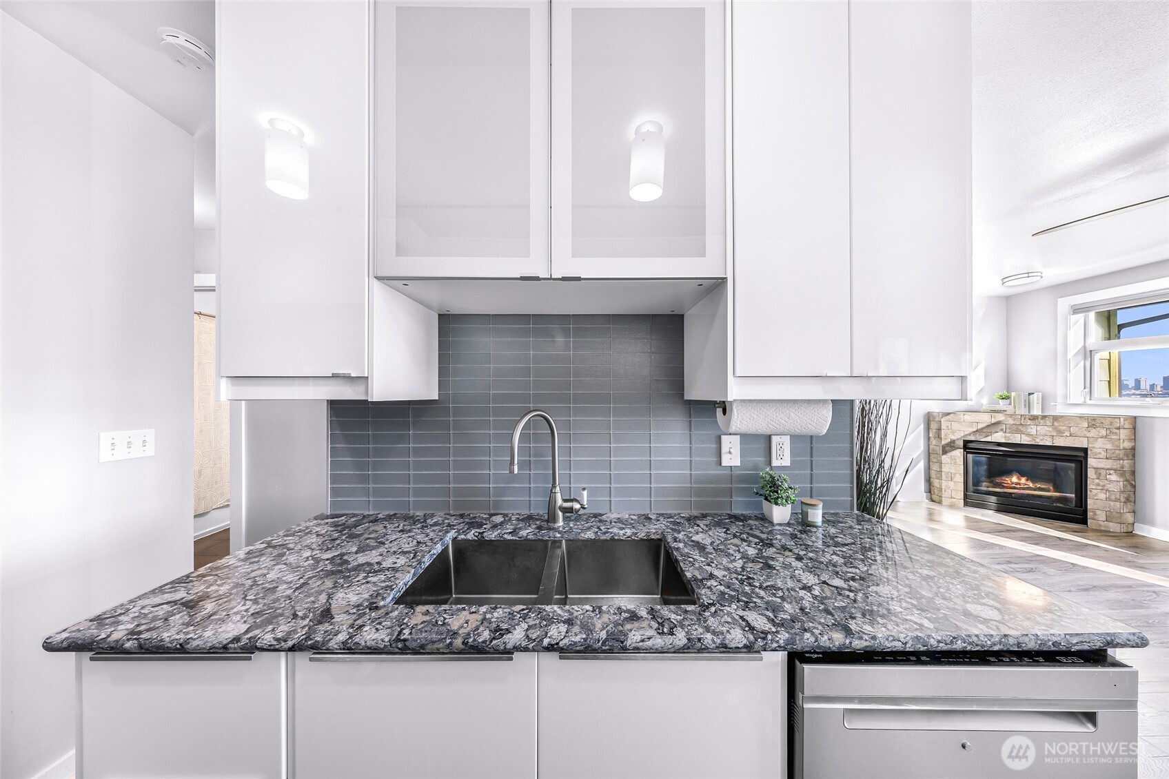 655 Crockett Street, Unit B304 Seattle, WA 98109 - Photo 12 of 32