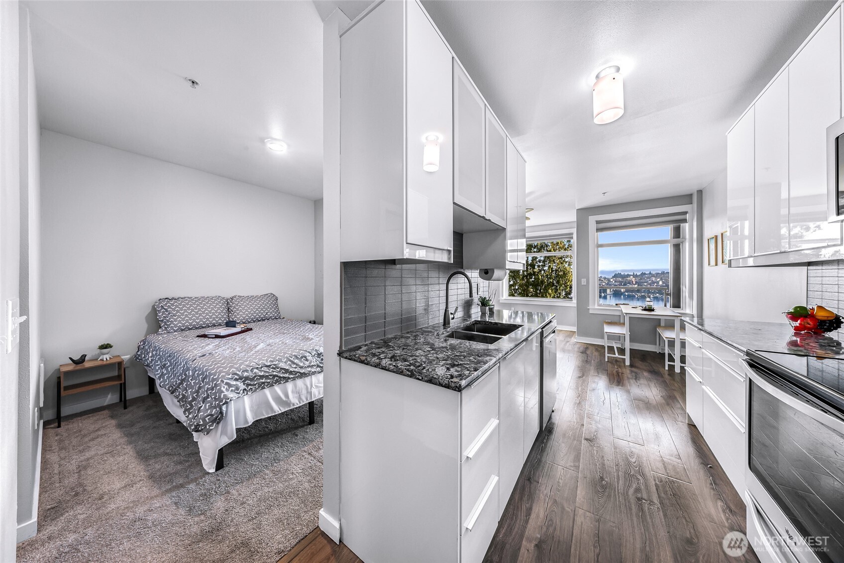 655 Crockett Street, Unit B304 Seattle, WA 98109 - Photo 13 of 32